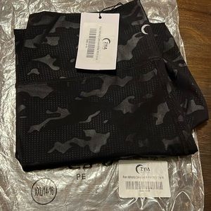Zyia Active, Black Battleship Camo Luxe Hi-Rise 7/8 24” (14-16) New